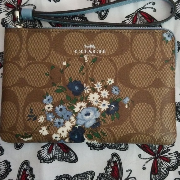 Coach Handbags - Coach Wristlet Coach Handbags - Coach Wristlet